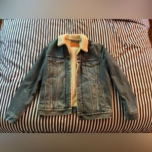 Faux Lined Levi Strauss Denim Jacket. Size Medium.